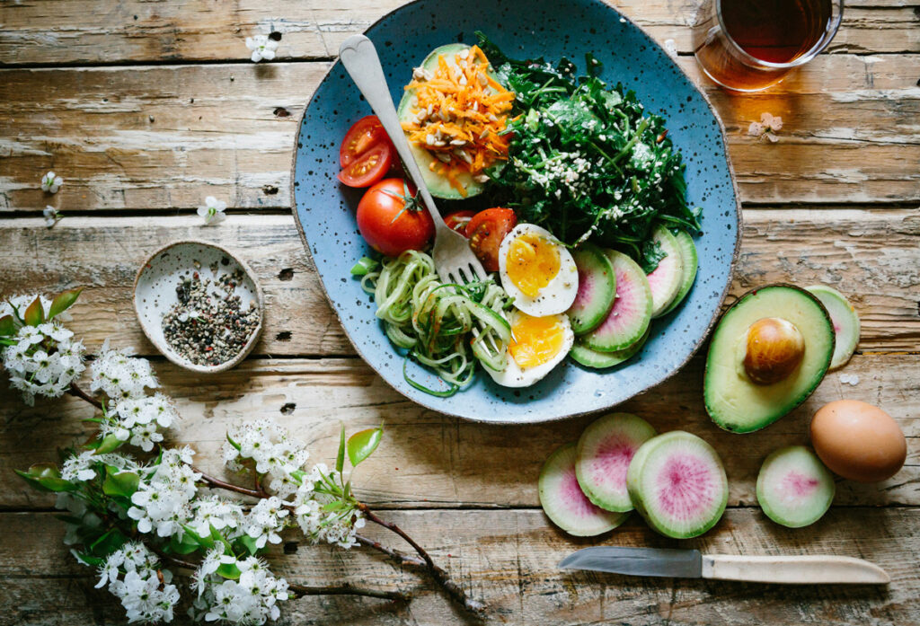 Esses dados enfatizam a necessidade de ações coordenadas para combater a anemia, que inclui a melhoria da diversidade dietética, práticas de alimentação infantil, suplementação de micronutrientes, e intervenções para tratar doenças subjacentes e condições crônicas. 